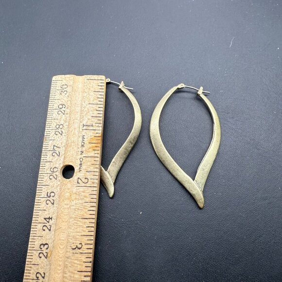 Curved Leaf Large Hoop Earrings Gold Tone Statement Modern Chic - Picture 3 of 3